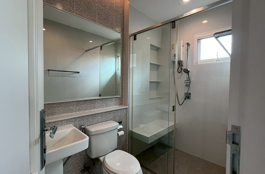 House with Shared Pool in Bangnatrad : Nantawan Bangna Km.7 